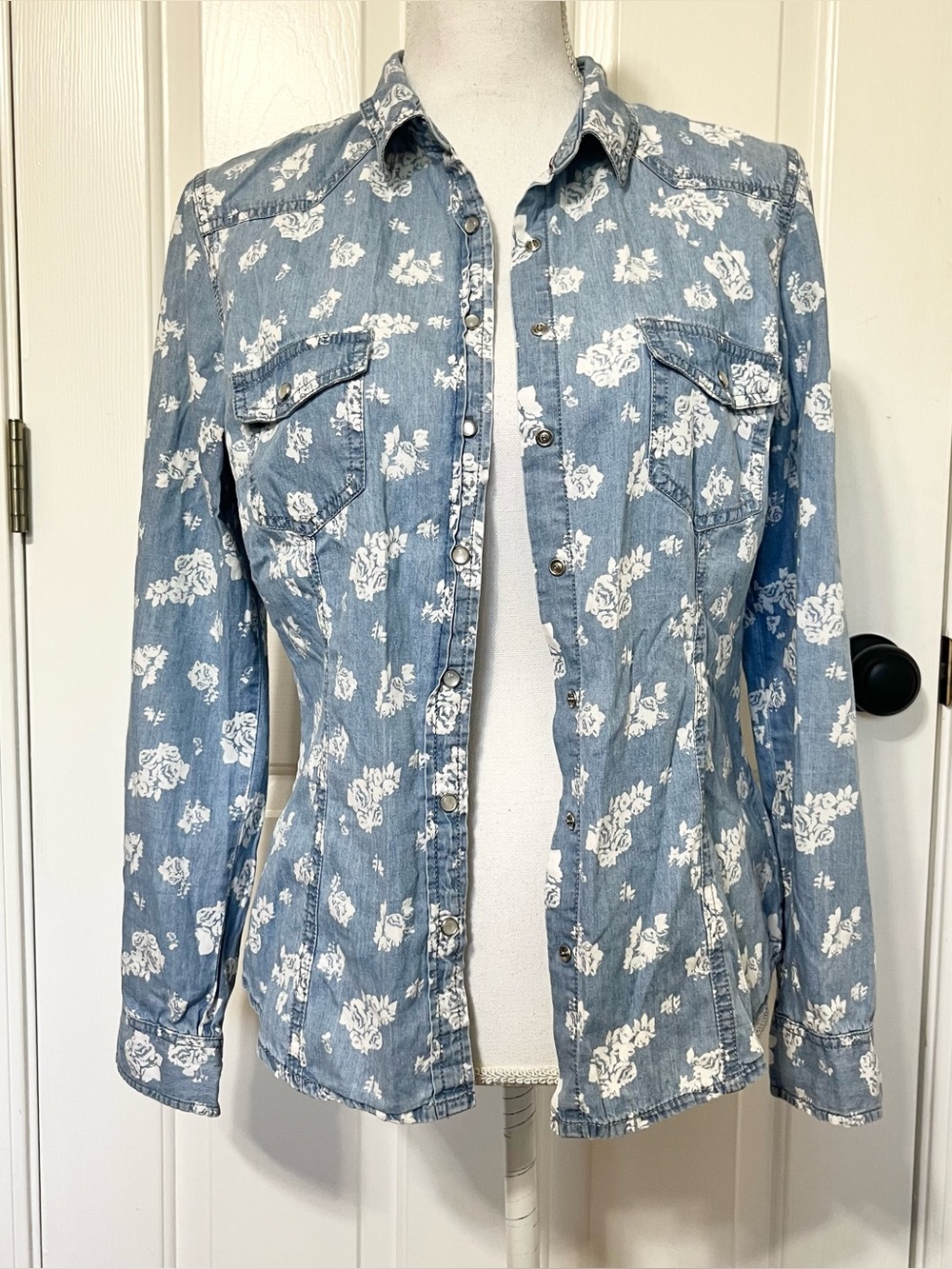 Forever 21 Blue Denim Dyed Floral Rose Button Up Cotton Western Shirt Large